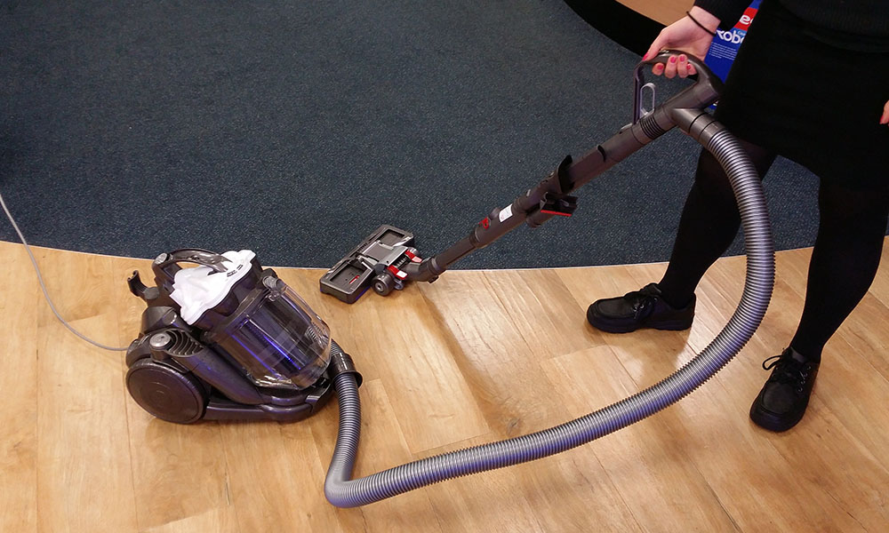 kiwi Afdeling Inspektion Review: Dyson DC19 Cylinder Vacuum Cleaner - Latest News and Reviews -  Hughes Blog