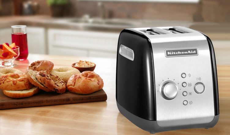 høg Udrydde reparatøren Review: KitchenAid 5KMT221 2-Slot Toaster - Latest News and Reviews -  Hughes Blog